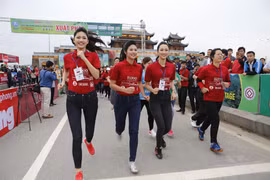 Hoa hậu, người đẹp Việt Nam xuống đường chạy marathon