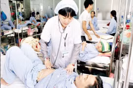 Những nguy hiểm, rủi ro luôn doạ... "rơi vào đầu" y bác sỹ