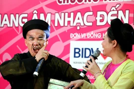 "Thầy bói" Tô Minh Cường gieo quẻ cho "nàng Xuý Vân" ở bệnh viện