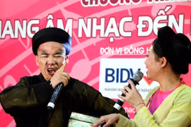 "Thầy bói" Tô Minh Cường gieo quẻ cho "nàng Xuý Vân" ở bệnh viện