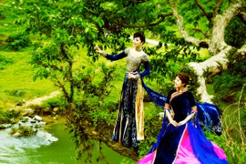 MC Kim Trang và Hoa hậu Triệu Thị Hà "đọ sắc" chốn bồng lai