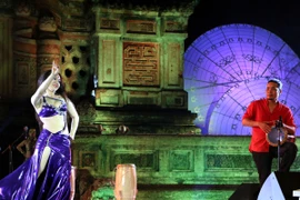 Festival Huế: Màn múa bụng nóng bỏng giữa không gian trầm mặc