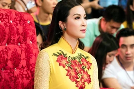 Thanh Mai rạng ngời trên "ghế nóng"