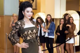 Lý Nhã Kỳ kiêu sa trên thảm đỏ LHP Cannes