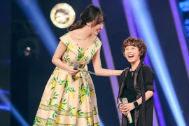 MC Thảo My duyên dáng động viên em ruột trên sân khấu Vietnam Idol Kids