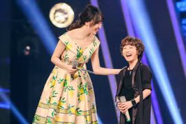 MC Thảo My duyên dáng động viên em ruột trên sân khấu Vietnam Idol Kids