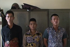 "Dằn mặt" người yêu bằng vòng hoa và mắm tôm