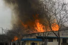 Trên 2.000 m2 nhà xưởng bị thiêu rụi tại khu công nghiệp Quế Võ, Bắc Ninh