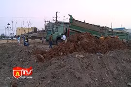 Cận cảnh 3000m3 chất thải sinh hoạt đổ trộm tại Quốc Oai