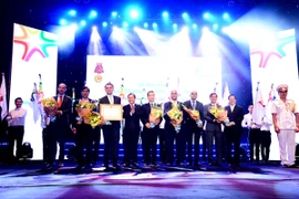 FrieslandCampina Việt Nam đón nhận Huân chương Lao động hạng Nhất