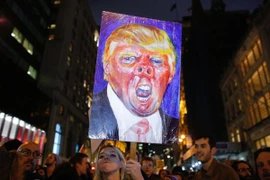 Cảnh sát Mỹ đã phải can thiệp vào biểu tình chống ông Trump