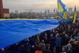 Ukraine phản ứng vì bị đốt quốc kỳ tại Ba Lan