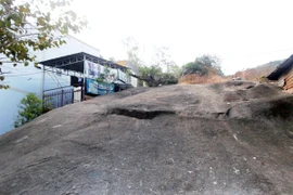 Vùng đất có hàng loạt tảng đá biết thức tỉnh lòng người