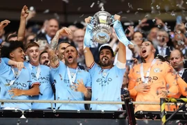 Hạ MU bằng 2 tuyệt phẩm, Man City vô địch cúp FA