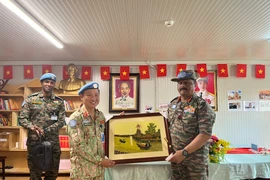 Tư lệnh Lực lượng Quân sự Phái bộ UNMISS thăm và làm việc với Bệnh viện dã chiến cấp 2 số 5