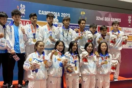 Thi đấu "đồng đội hỗn hợp", cầu lông Campuchia ghi tên bảng vàng SEA Games