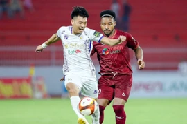 Thua trận đầu tiên, Hà Nội FC mất ngôi đầu