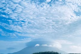 "Mây đĩa bay" siêu hiếm xuất hiện ở núi Bà Đen trước Lễ Phật đản