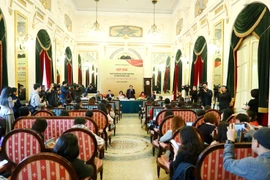 Văn hóa phải thực sự là mũi nhọn trong phát triển kinh tế, chính trị và xã hội 