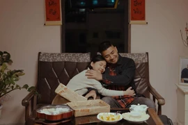 Phim ngắn “Khoảnh khắc bên bố”, câu chuyện xúc động về tình phụ tử