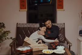 Phim ngắn “Khoảnh khắc bên bố”, câu chuyện xúc động về tình phụ tử