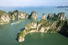 Vịnh Hạ Long và Quần đảo Cát Bà chính thức được UNESCO vinh danh là Di sản Thiên nhiên thế giới