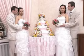 Những cặp vợ chồng sinh đôi kỳ lạ