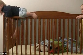 Xem bé trai vượt "ngục" phá hủy bằng chứng