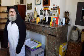 Cụ già chim cánh cụt