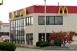 Cậu bé 13 tuổi cưỡng bức bé gái 5 tuổi ngay chốn công cộng