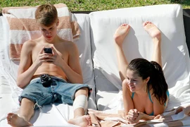  Selena diện bikini nóng bỏng bên Justin Bieber 