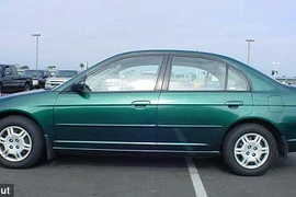 Đánh cắp xe cảnh sát để lấy chỗ làm “chuyện ấy”