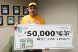 Tấm vé số 50.000 $ bị mất trở lại với chủ nhân