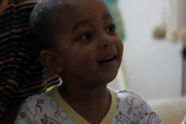 Cậu bé 2 tuổi hồn nhiên đọc Rap