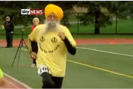 Cụ ông 100 tuổi lập kỷ lục chạy ma-ra-tông