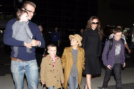 Nhà Beck trở về Anh đón Giáng Sinh