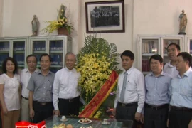 Giám đốc CATP Hà Nội chúc mừng Giáo xứ Hàm Long kỷ niệm 80 năm ngày thành lập