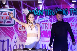 Á hậu Tố Uyên làm DJ "đốt cháy" sân khấu