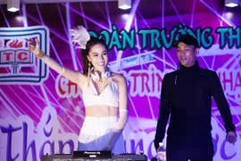 Á hậu Tố Uyên làm DJ "đốt cháy" sân khấu