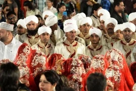 Đại gia kim cương làm đám cưới cho 236 cô gái 