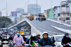 Chuẩn bị thông xe cầu vượt Ô Đống Mác - Nguyễn Khoái