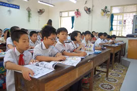 Học tiếng Anh trong trường không đủ để giao tiếp