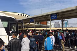 Bến Mỹ Đình tắc nghẽn vì 100 nhà xe không nhận khách: Sẽ bỏ tuyến nếu doanh nghiệp gây áp lực