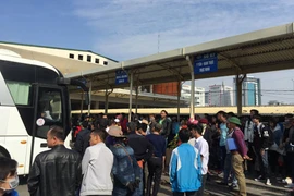 Bến Mỹ Đình tắc nghẽn vì 100 nhà xe không nhận khách: Sẽ bỏ tuyến nếu doanh nghiệp gây áp lực