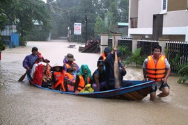 Nam Trung bộ xoay xở giữa lũ lụt trái mùa