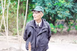 "Canh giấc" cho đồng đội