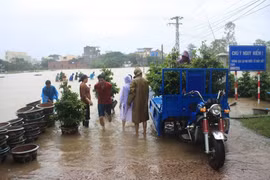 Mưa lũ hoành hành ở Nam Trung bộ