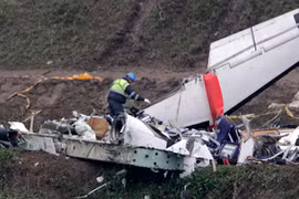 Phi công lái GE235 cố khởi động lại máy bay trước khi rơi