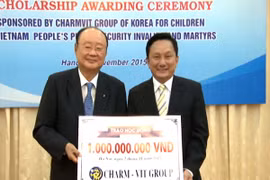 Tặng 1 tỷ đồng học bổng cho con em thương binh, liệt sĩ CAND
