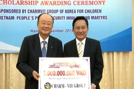 Tặng 1 tỷ đồng học bổng cho con em thương binh, liệt sĩ CAND